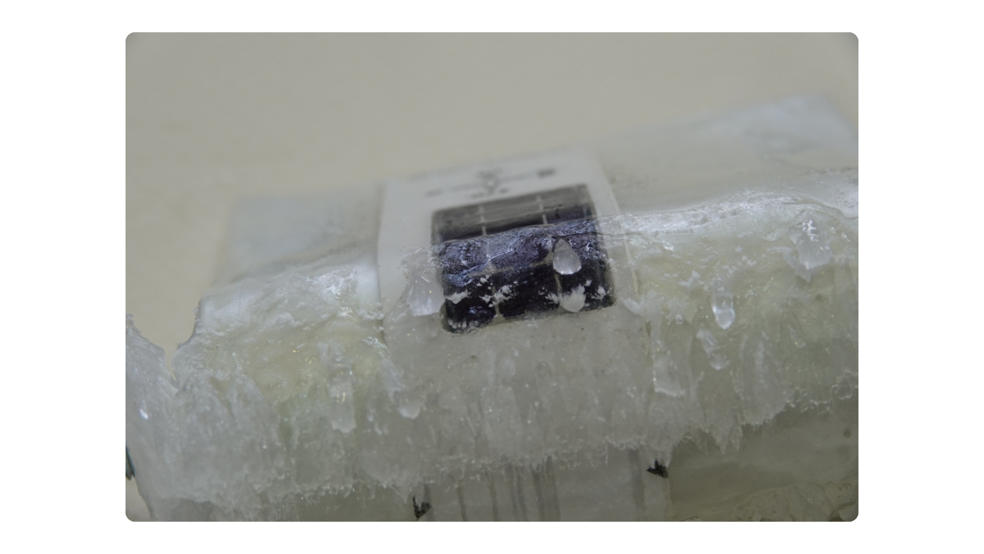 Sensor detects glace ice.